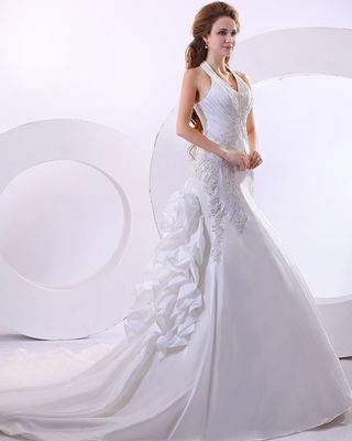 ثياب زفاف ذات ذيل طويل ثياب زفاف